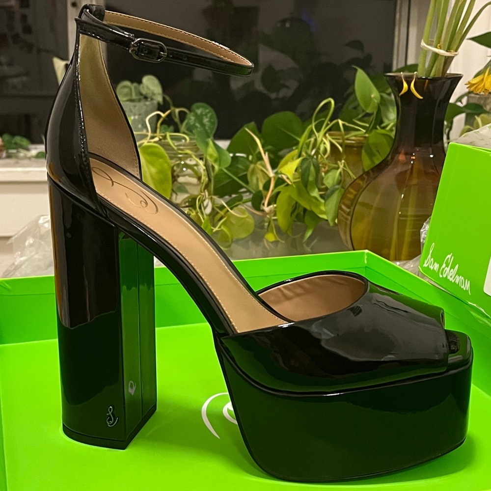 Sam Edelman Black Patent Faux Leather  6"Chunky Platform Heels Ankle Strap glam